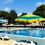 Appartamento Comfort And Fun By The Pool-beahost