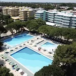 Comfort And Fun By The Pool-beahost *