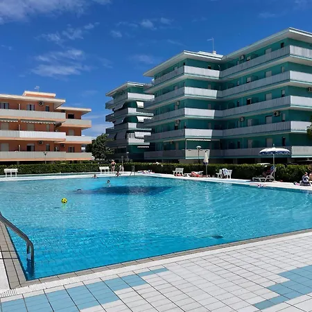 Comfort And Fun By The Pool-beahost *